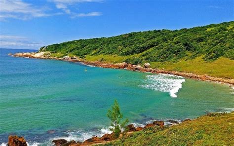 A Praia de Quintino: Descubra um Paraíso Escondido na Costa de Quilombo!