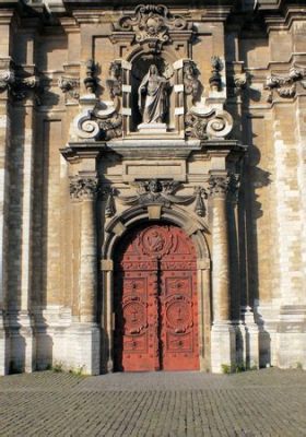 A Igreja de Saint-Jean-Baptiste: Um Tesouro Medieval Escondido em Xanten!