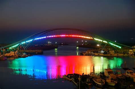 A Ponte Arco-Íris de Yuxi: Uma Obra-Prima Eólica e Fotogénica!