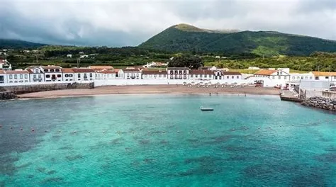 A Praia de Quintino: Descubra um Paraíso Escondido na Costa de Quilombo!