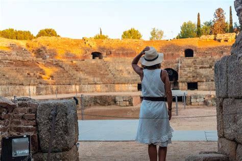  O Anfiteatro Romano de Mérida: Uma Jornada Fascinante Através da História!