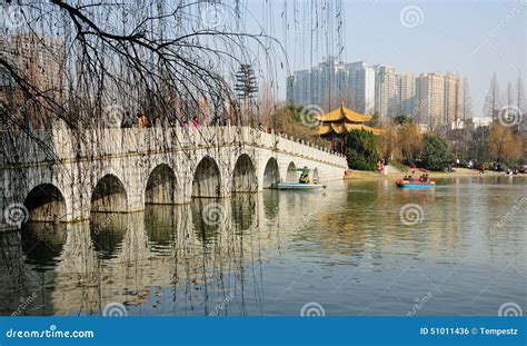 Parque Xiaoyaojin! Uma Joia Escondida de Tranquilidade e Beleza Natural em Hefei!