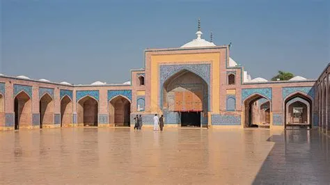  Shah Jahan Mosque em Lahore: Uma Joia Mughal Que Transcende o Tempo!