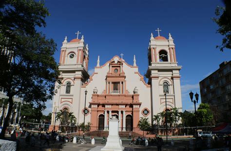  A Catedral de San Pedro, uma jóia arquitetônica em meio ao caos vibrante de Quibdó