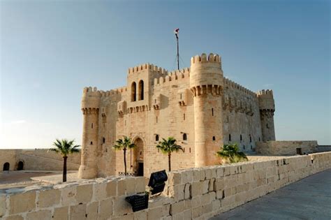 A Fortaleza de Qaitbay: Uma Joia da Era Mameluca com Vistas Deslumbrantes para o Mar Mediterrâneo!