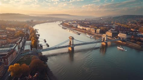 A Ponte de Ferro: Uma maravilha arquitetónica que desafia a gravidade e conecta a natureza exuberante!