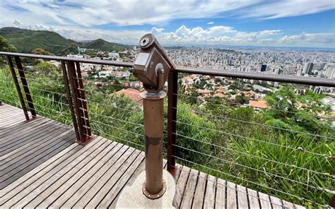  Mirante da Mangabeira: Uma Escadaria Colorida com Vistas de Infinitas Possibilidades!