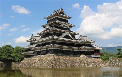  O Castelo de Matsumoto: Um Tesouro Medieval Japonês Encantador e Imponente!