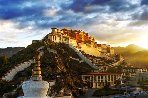 O Templo Potala: Uma Jóia Arquitctônica e Reflexo da Fé Tibetana em Chengde!